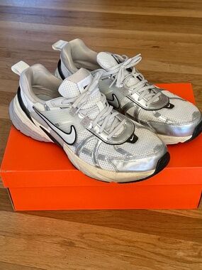 Nike V2K Run • US M 12 • EUC • Silver/White